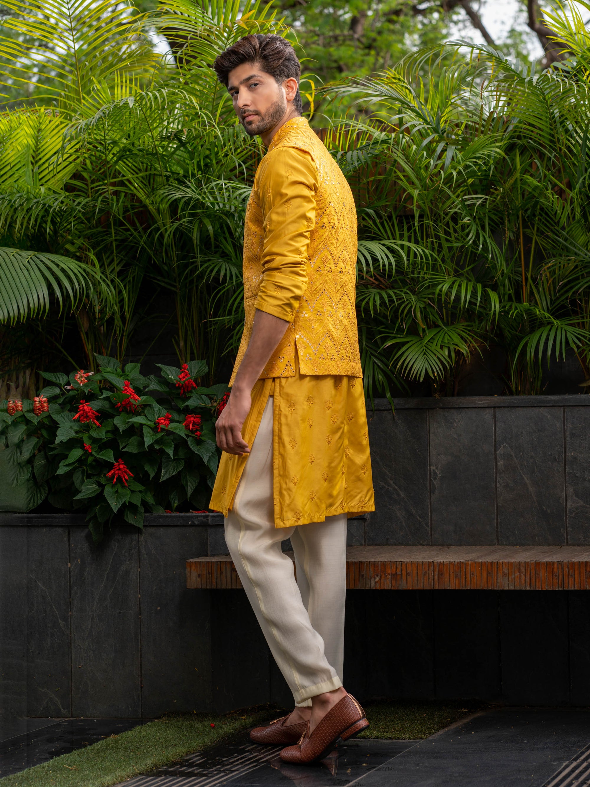 Yellow Silk Bundi Jacket With mirror work