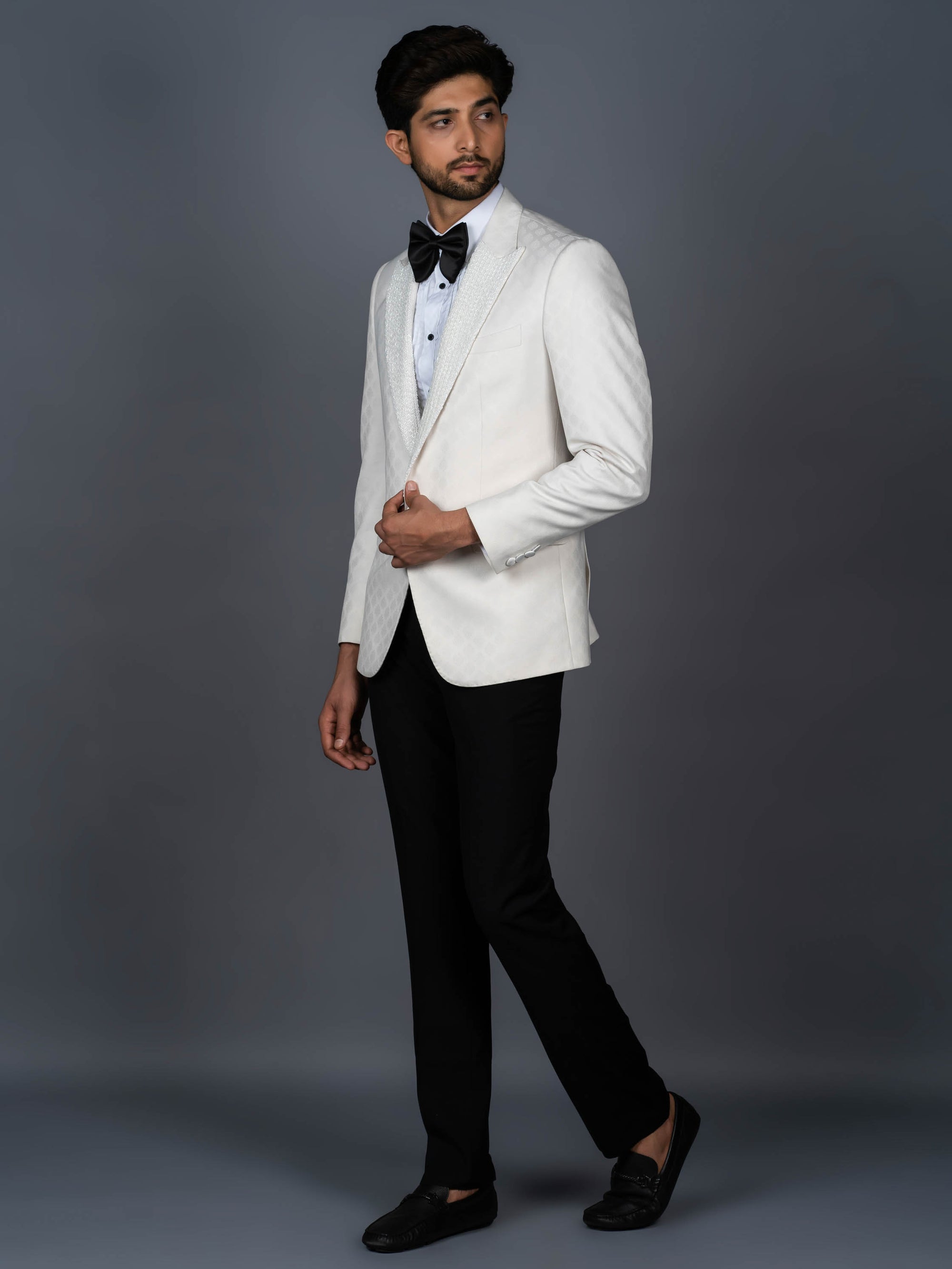 White Hand-Embroidery Tuxedo Suit