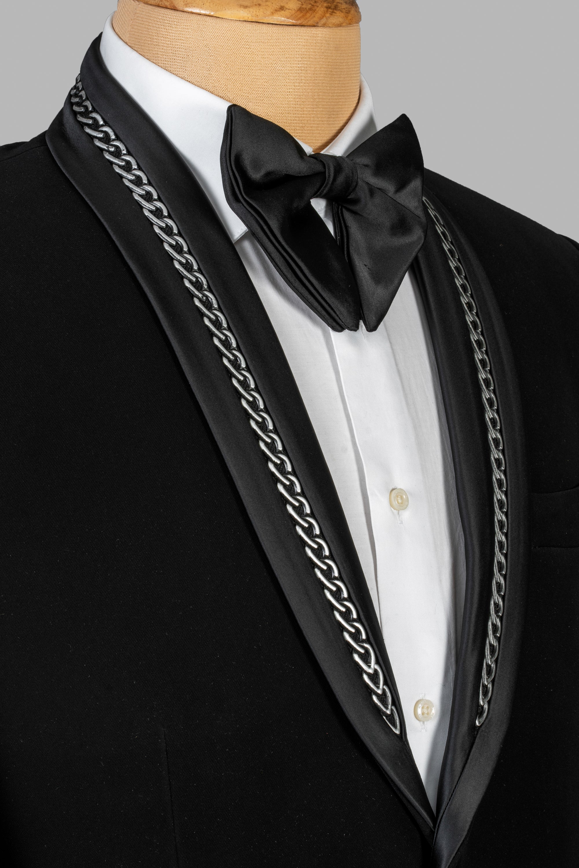 Concept Chain Tuxedo Suit